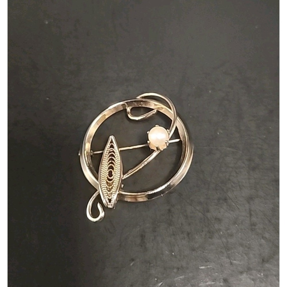 Vintage Goldtone Circular Brooch Pin With Filigree Leaf & Faux Pearl 1.75"